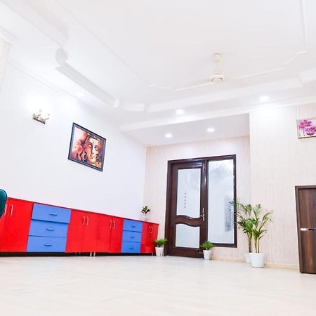 Hotel Wild Rose Нью-Дели Экстерьер фото