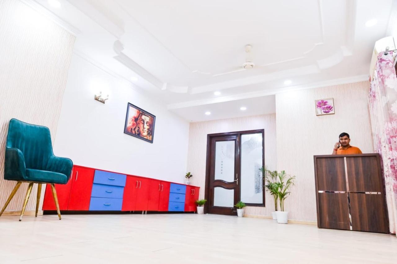 Hotel Wild Rose Нью-Дели Экстерьер фото