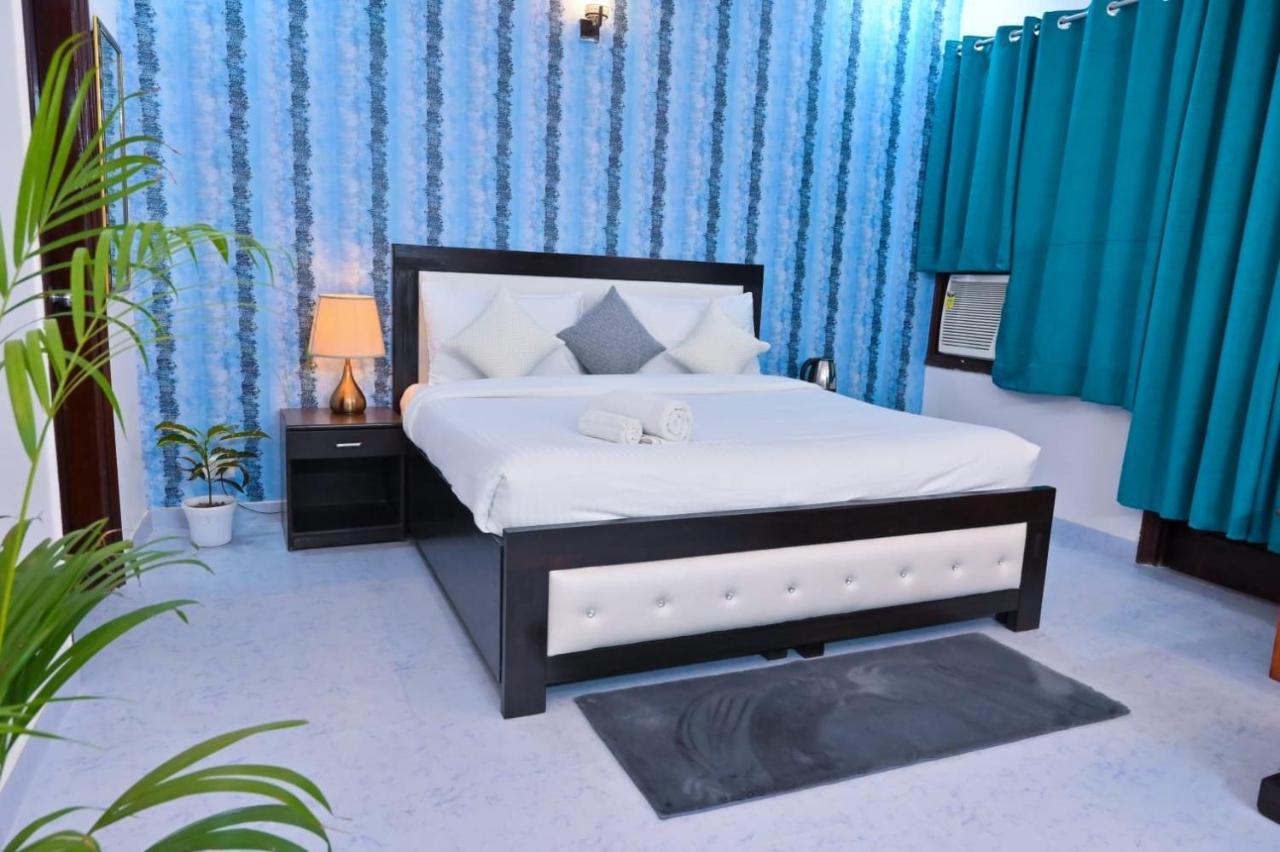 Hotel Wild Rose Нью-Дели Экстерьер фото